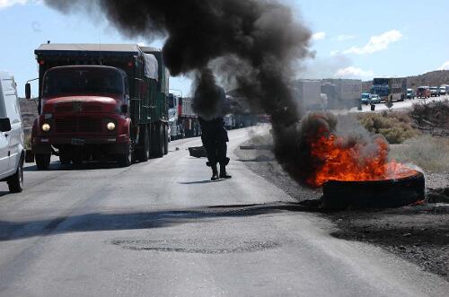 En este momento estás viendo Corte de ruta Chichinales, 4 de marzo de 2009