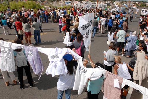 En este momento estás viendo Docentes se movilizan a las rutas de toda la provincia