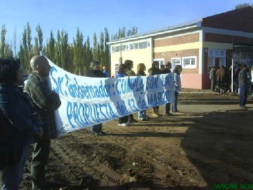 En este momento estás viendo Saiz volvió a encontrarse el reclamo docente en Huergo