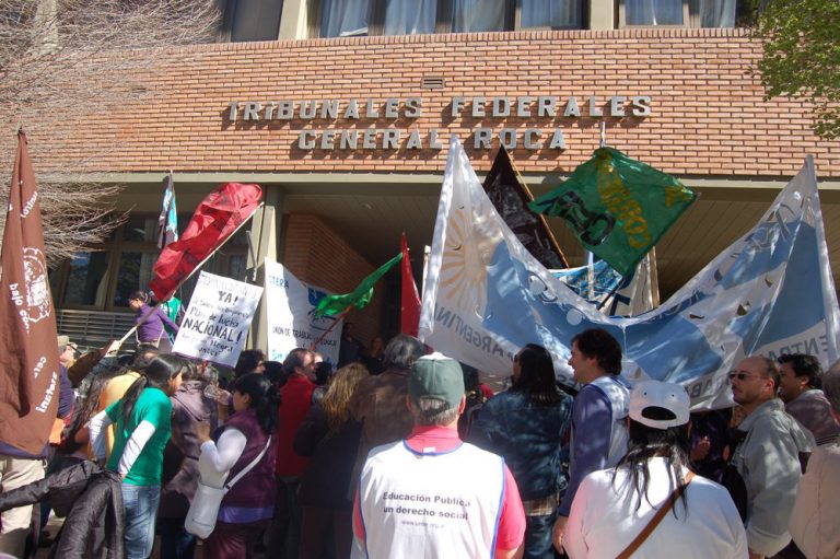 Lee más sobre el artículo 17 de noviembre concentración frente a juzgados federales de Viedma, Roca y Bariloche