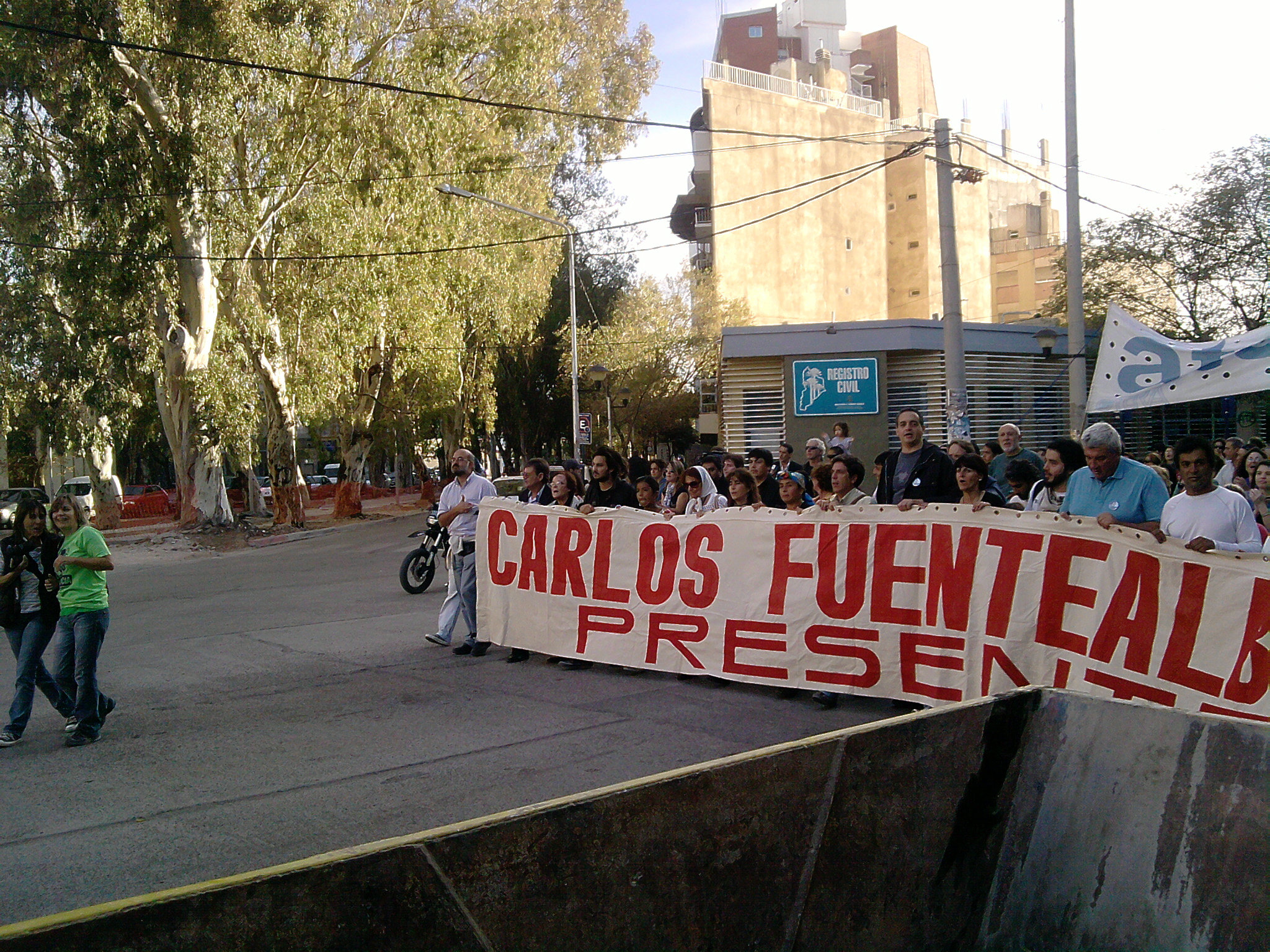 En este momento estás viendo Testimonios Conferencia de Prensa y Marcha Justicia Completa por Carlos Fuentealba, 4 de abril de 2011, Ciudad de Neuquén