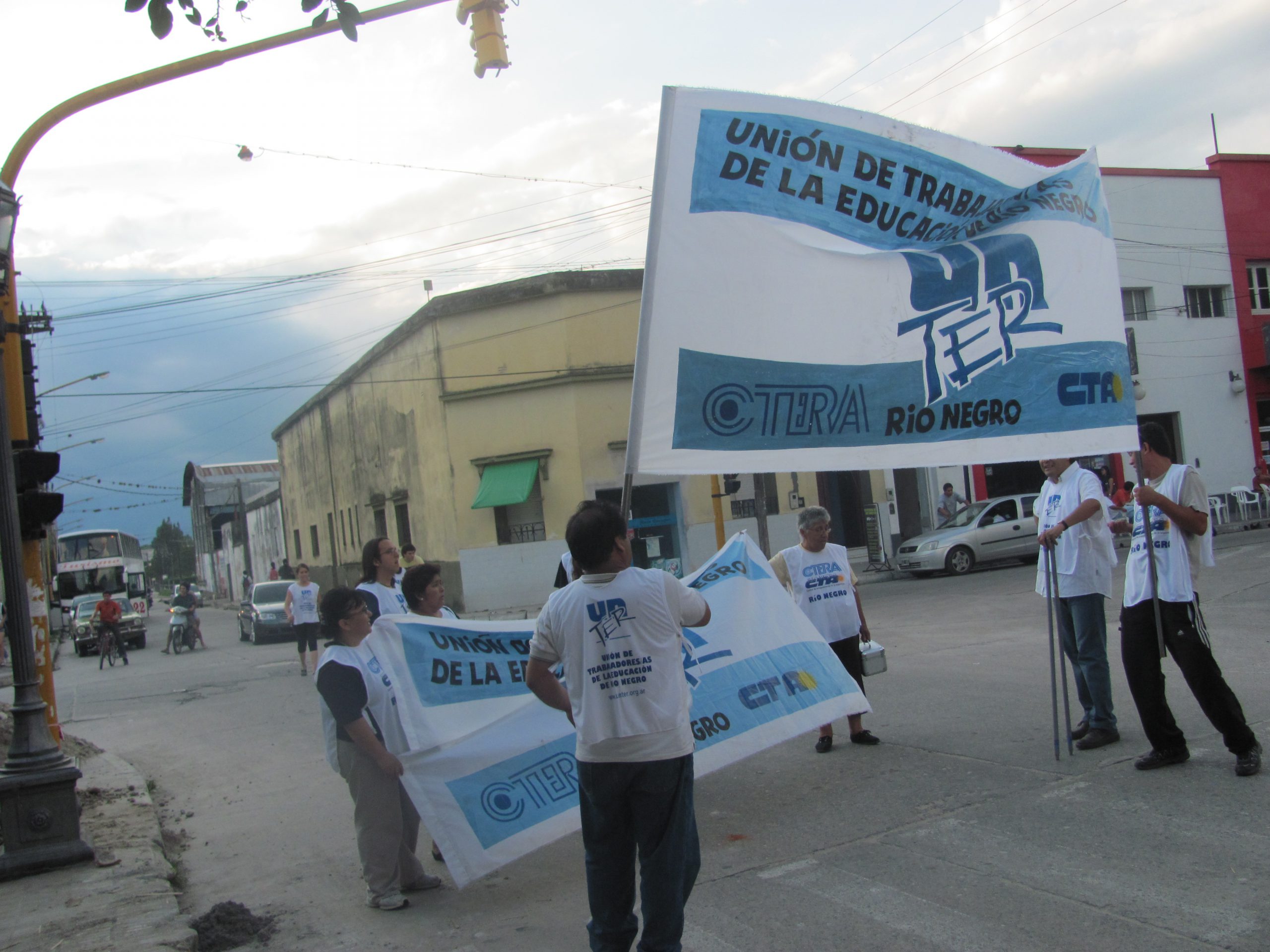 En este momento estás viendo FAMAILLÁ: homenaje a Isauro Arancibia – 22 de Marzo 2011-