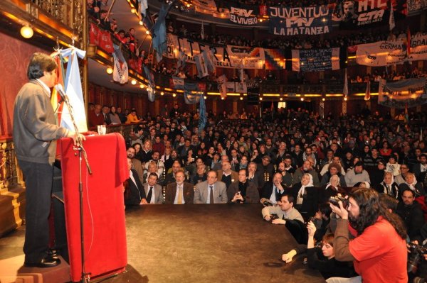 En este momento estás viendo Homenaje de la CTA al presidente Evo Morales