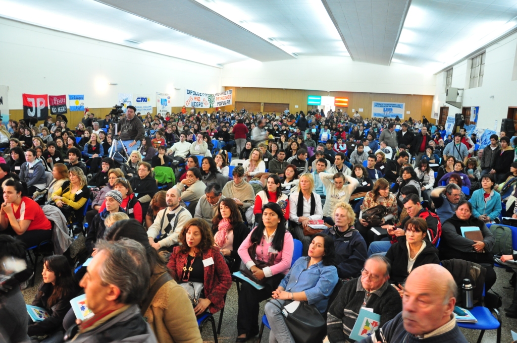 En este momento estás viendo Encuentro por la educación en el proyecto nacional. Más de mil participantes colmaron el Círculo Italiano