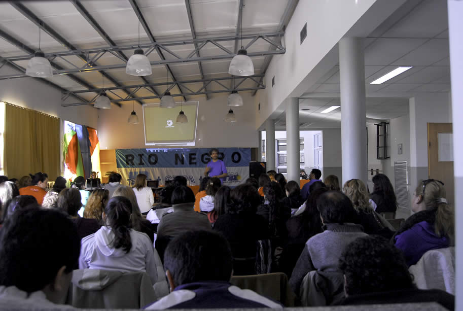 En este momento estás viendo Actividad de Formación realizada en Sierra Grande: La mediación corporal y el movimiento