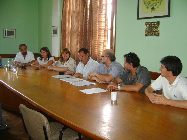 Lee más sobre el artículo Convenio de reserva de tierras para construir viviendas para docentes en Las Grutas y en San Antonio