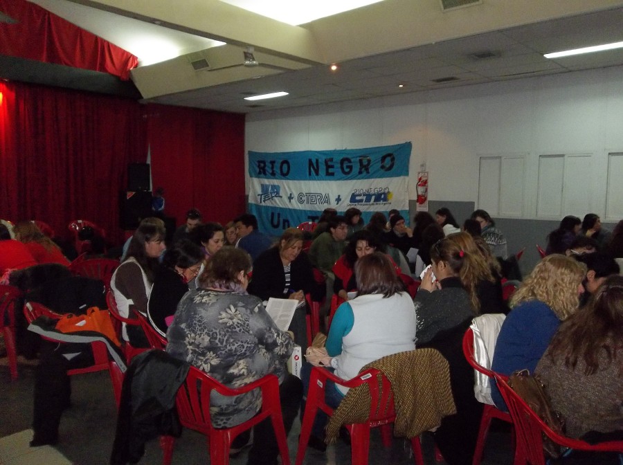 En este momento estás viendo Jornada  de debate sobre La ley de educación que queremos los trabajadores y las trabajadoras de la educación en Cipolletti y Catriel