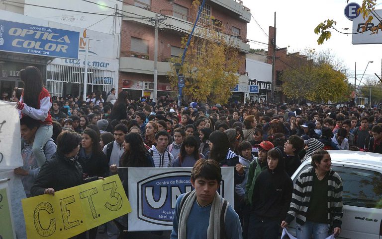 Lee más sobre el artículo La UnTER frente a la resolución de las horas libres