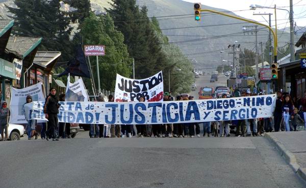 Lee más sobre el artículo Asesinatos impunes de Bariloche: Tres años sin justicia