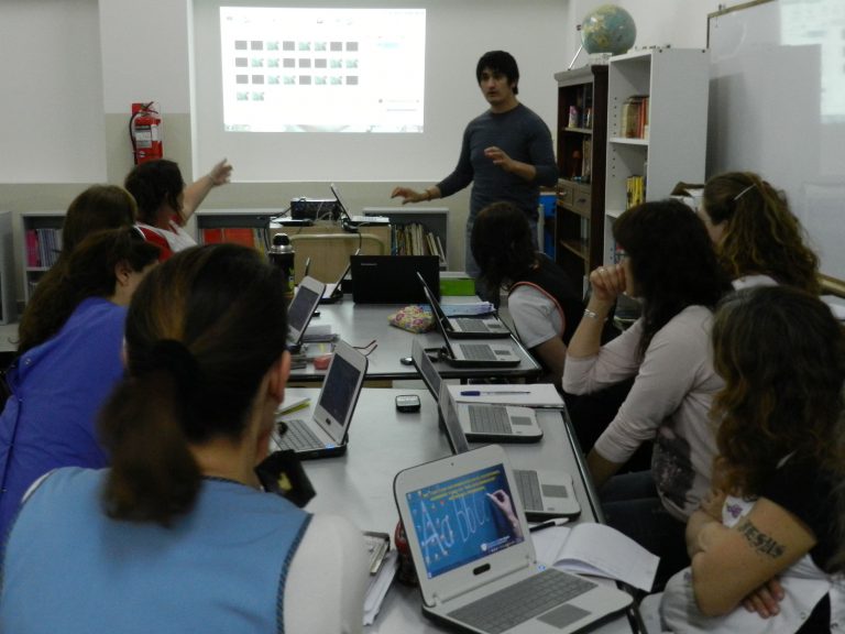 Lee más sobre el artículo Desarrollo de Aula Digital herramienta para el cambio en Río Colorado