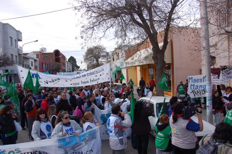 Lee más sobre el artículo Contundente respuesta en las calles al autoritarismo patronal