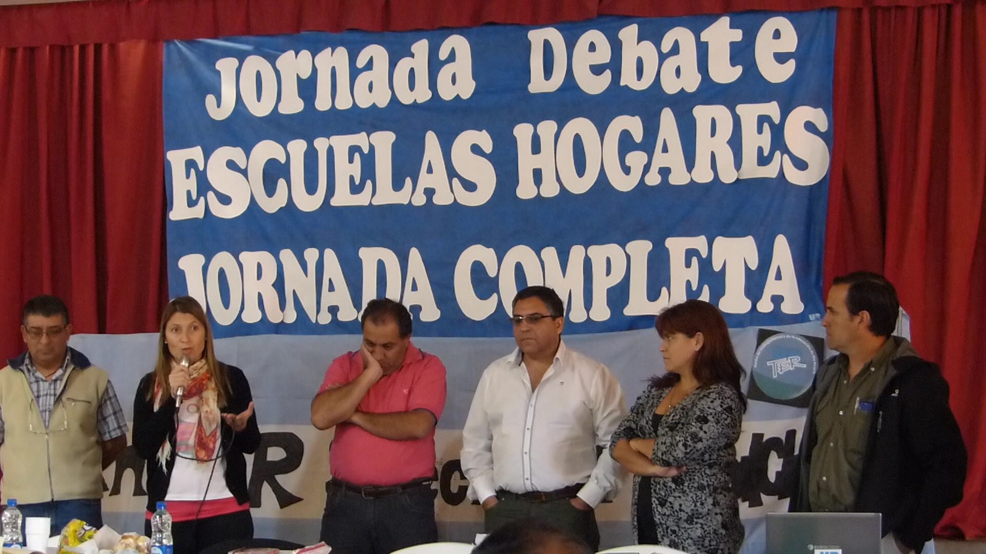 Lee más sobre el artículo Docentes de Escuelas Hogares se reunieron en Valcheta