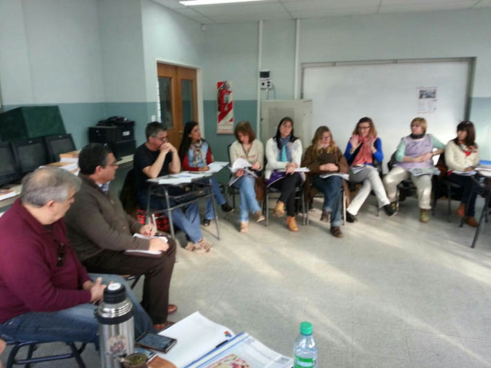 En este momento estás viendo Equipos directivos y supervisores se solidarizan y acompañan a docentes de Ñorquinco