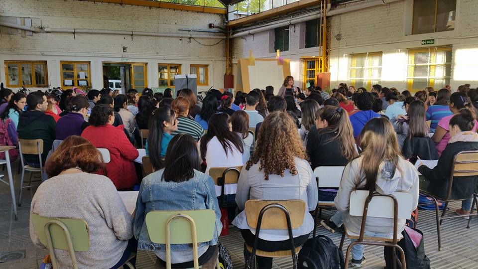 En este momento estás viendo Exigimos respeto por la tarea docente desde su formación básica