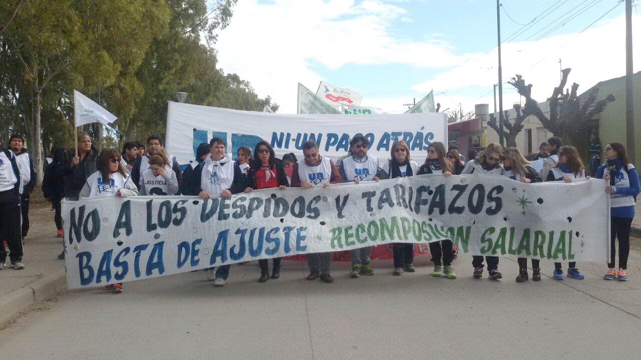 En este momento estás viendo Miércoles 17,  primer jornada de 48 horas de paro y marcha provincial en Viedma