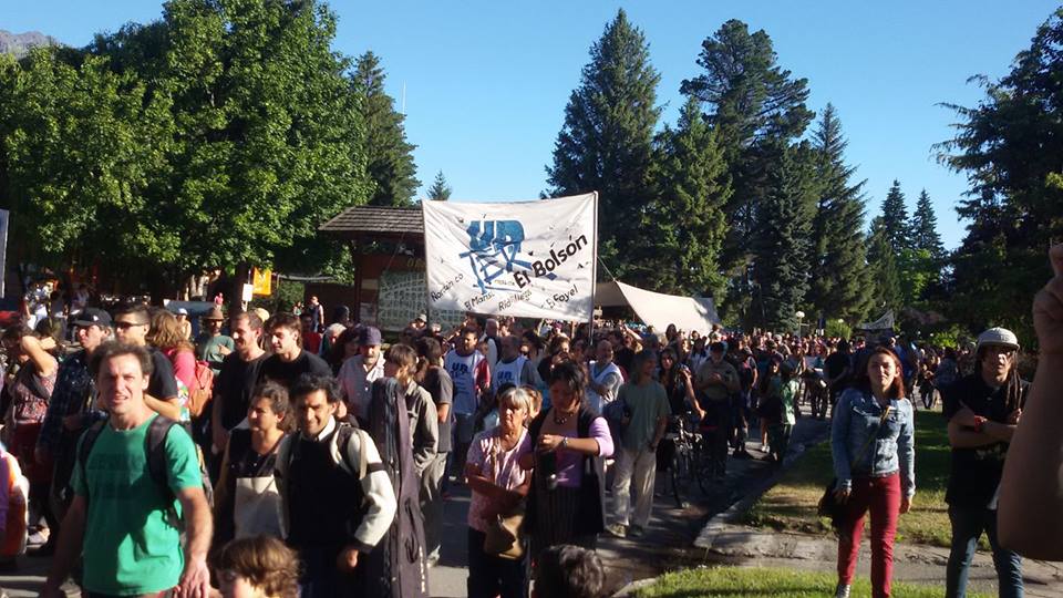 Lee más sobre el artículo Junto a la comunidad de El Bolsón en defensa de la vida