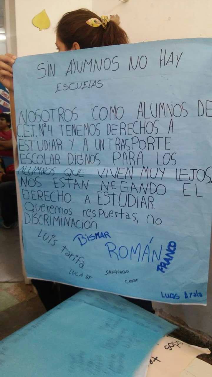 Lee más sobre el artículo Estudiantes de Conesa reclaman por el transporte escolar