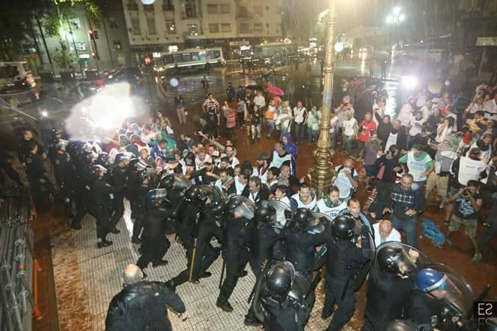 En este momento estás viendo Bullrich´S Basta de represión. Cumplan con la Ley de paritarias