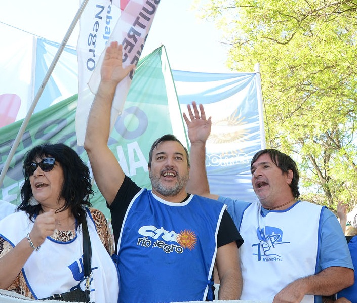 En este momento estás viendo Exigimos la inmediata liberación de Aguiar y Capretti