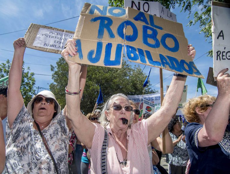 Lee más sobre el artículo Repudio a la represión y al saqueo a las jubilaciones del pueblo