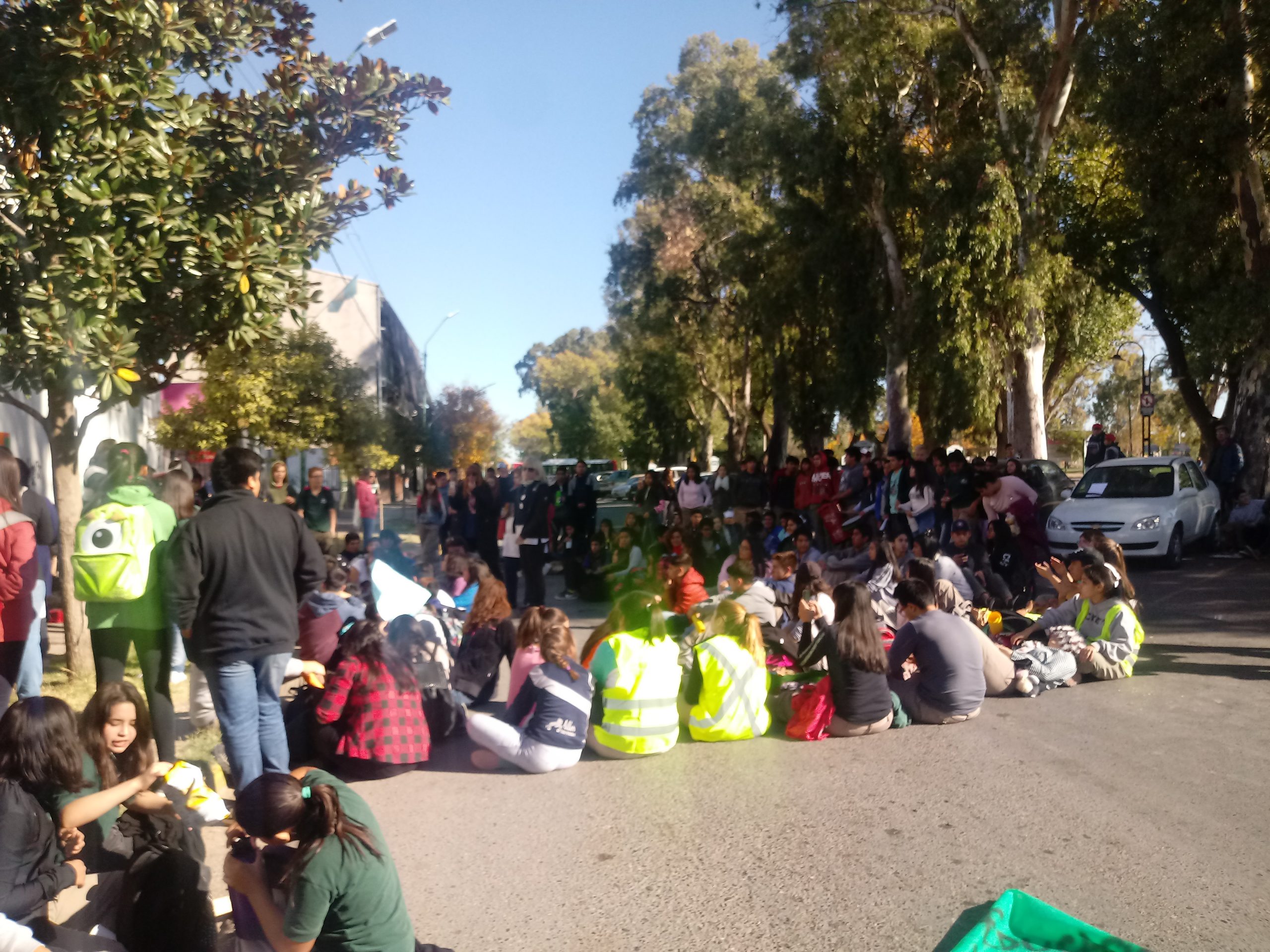 En este momento estás viendo Reclamo por condiciones edilicias de comunidades educativas de Allen