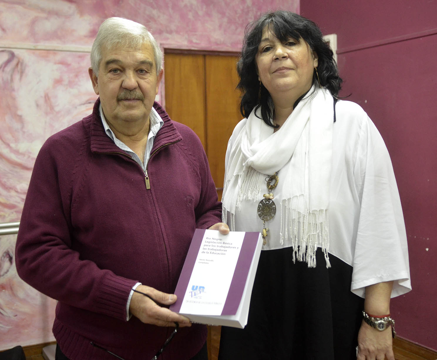 En este momento estás viendo Nueva edición del libro “Río Negro: Legislación Básica para los Trabajadores y las Trabajadoras de la Educación”