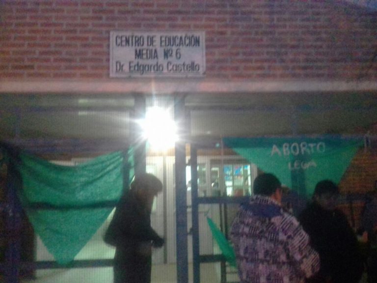 Lee más sobre el artículo Estudiantxs de la ESRN Nº 6 por el derecho al aborto legal, seguro y gratuito