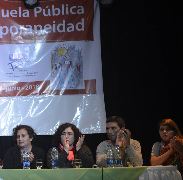 En este momento estás viendo Pensar a la escuela pública, la enseñanza desde un trabajo teórico, pero militante también