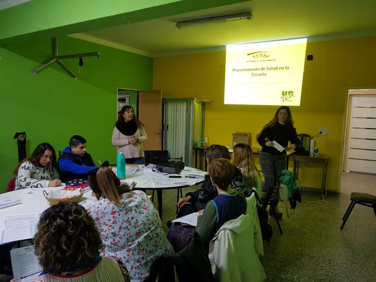 Lee más sobre el artículo Departamento de Salud con delegadxs de escuela de Catriel