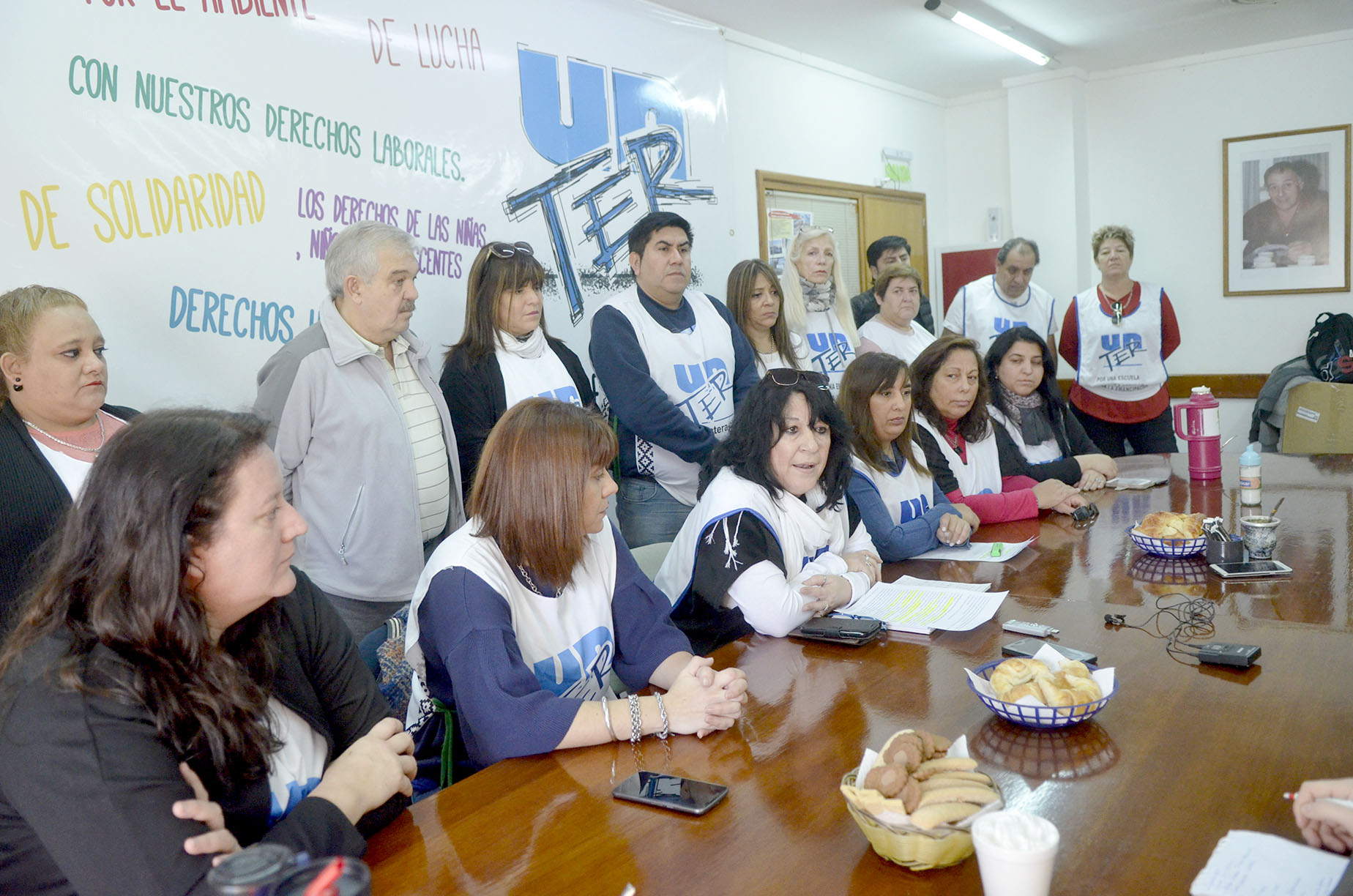 Lee más sobre el artículo Rechazo al ajuste. Escuelas y salario digno para enseñar y aprender