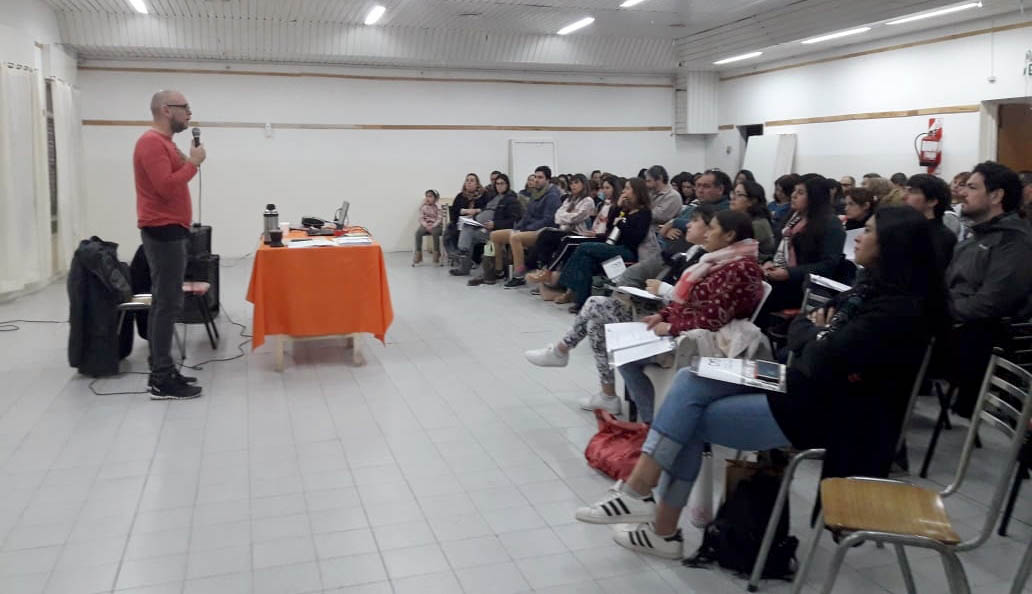 En este momento estás viendo Allen en jornada de formación “Ni príncipes ni machitos. Abordajes desde la ESI con varones”