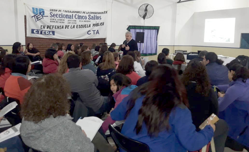 En este momento estás viendo Jornada de formación sobre legislación educativa en Cinco Saltos