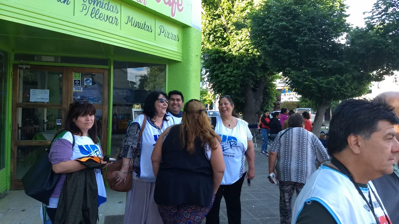 En este momento estás viendo Sindicatos en la calle contra el ajuste y la entrega