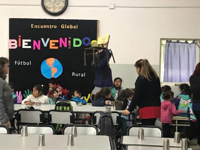 Lee más sobre el artículo Encuentro de Fútbol Global en escuelas rurales de Conesa