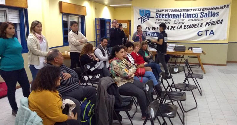 En este momento estás viendo Presentación libro: “La Sindicalización docente y las Políticas Educativas en Río Negro” en Cinco Saltos