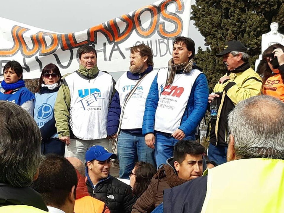 En este momento estás viendo Contundente Paro Docente en solidaridad con Chubut, contra el ajuste nacional