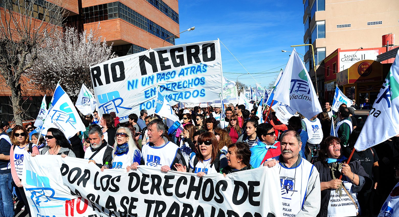 En este momento estás viendo La defensa de lxs trabajadorxs se hace en unidad, para dividir está el gobierno