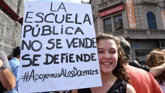 En este momento estás viendo Basta de agravios a trabajadorxs de la educación