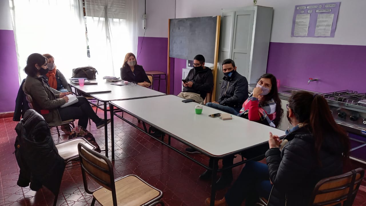 En este momento estás viendo Recorrida por escuelas de Sierra Grande