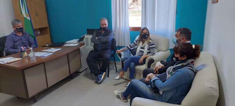 Lee más sobre el artículo UnTER se reúne en Conesa para avanzar en la adquisición de lotes para familias docentes