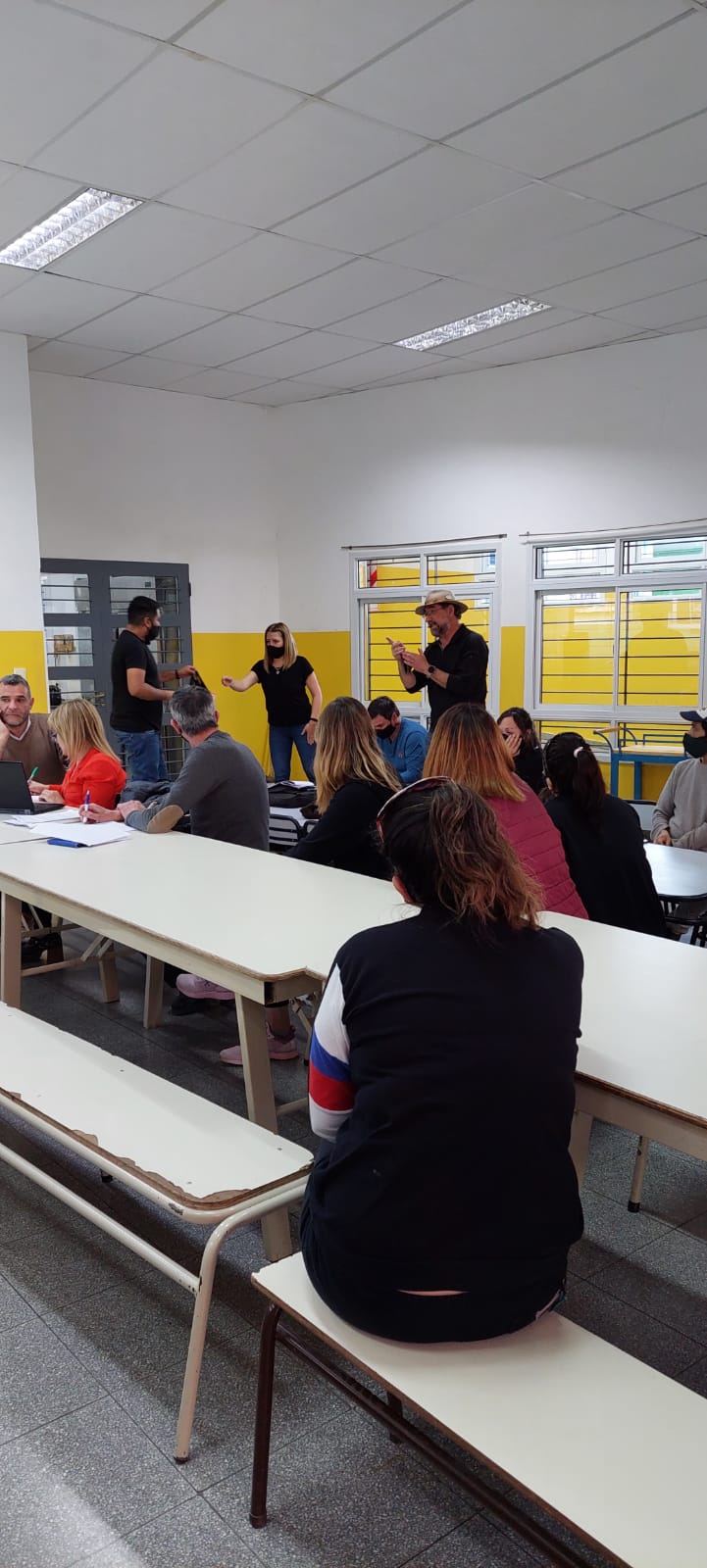 En este momento estás viendo Encuentro con afiliadxs de la seccional Sierra Grande por viviendas docentes