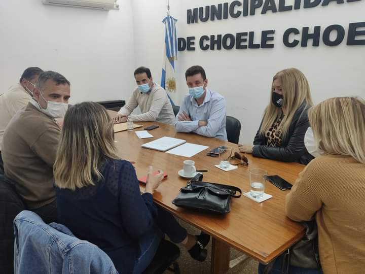 Lee más sobre el artículo Reunión del Consejo Directivo Central de UnTER con autoridades municipales de Choele Choel