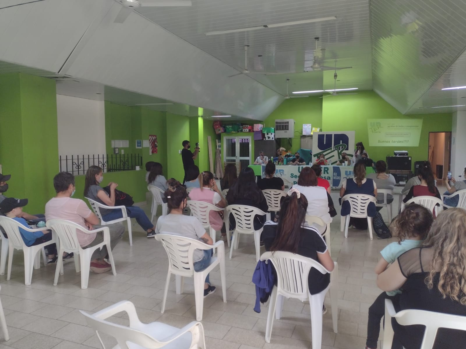 En este momento estás viendo Encuentro con afiliadxs de seccional Conesa por viviendas docentes