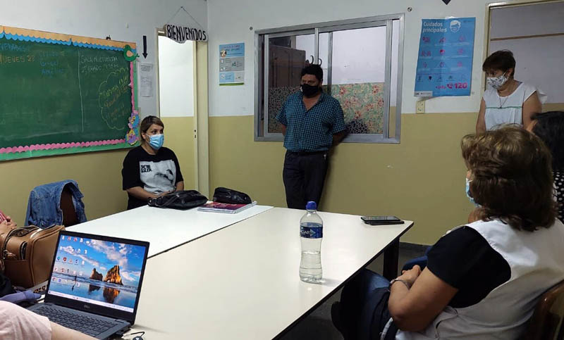 En este momento estás viendo Recorrida por Escuelas Primarias modalidad de Jóvenes y Adultxs de Viedma