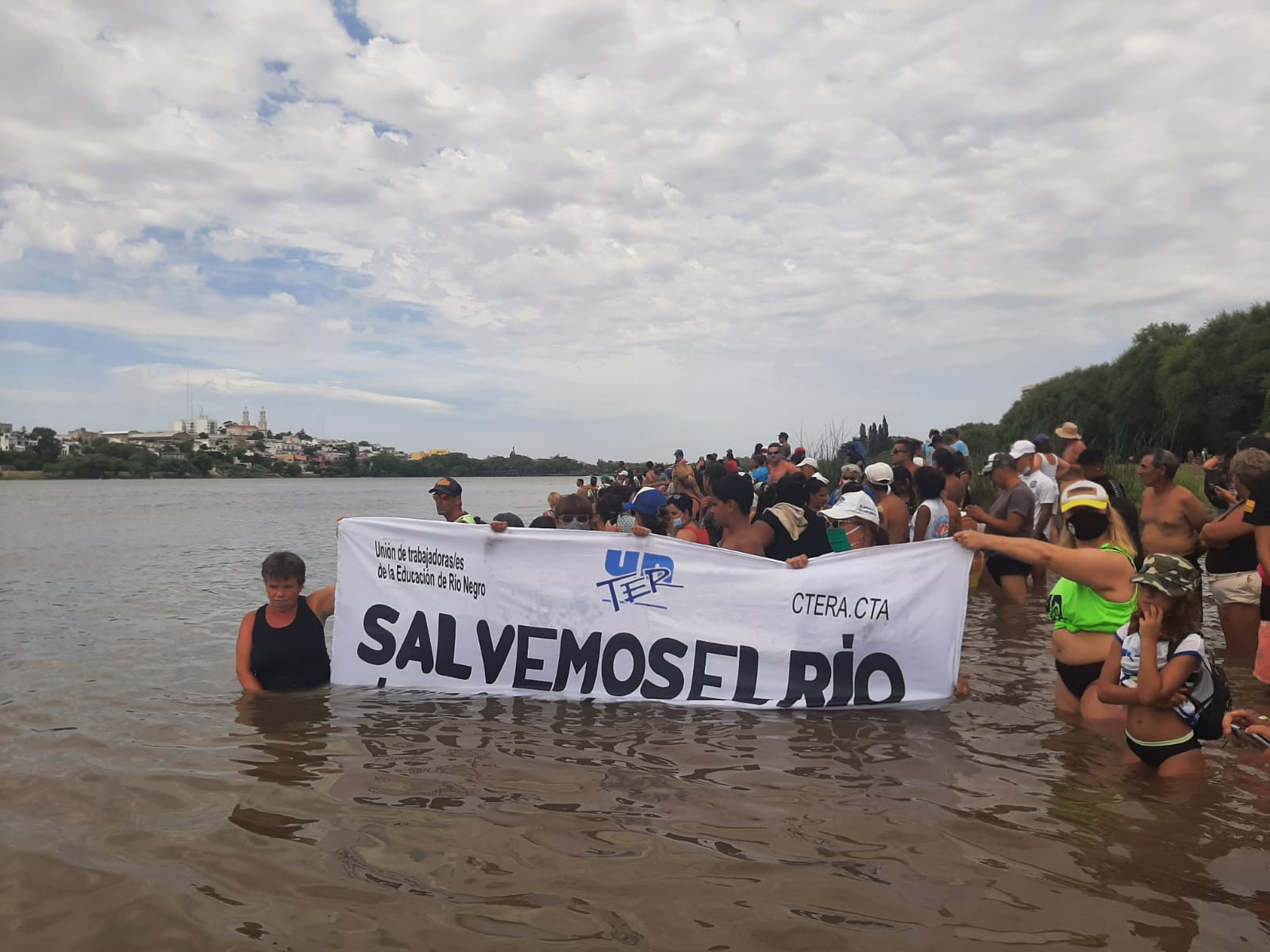 En este momento estás viendo Concluyó la regata del Río Negro con una celebración tan inusual como única