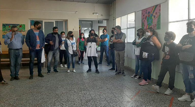 Lee más sobre el artículo Las familias de la Escuela 95 no envían a sus hijxs por grave situación edilicia