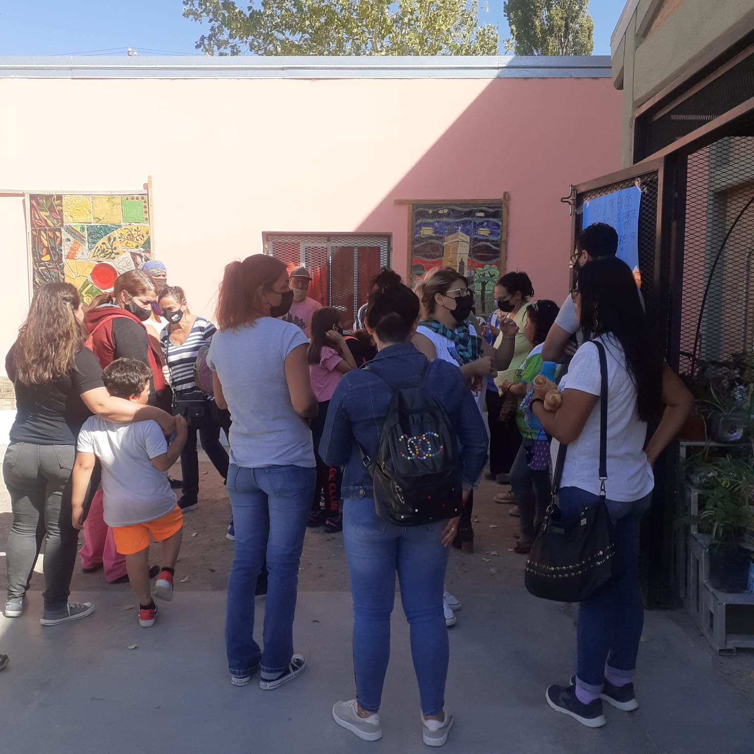 En este momento estás viendo Promesas incumplidas y situaciones de riesgo movilizan a las comunidades educativas