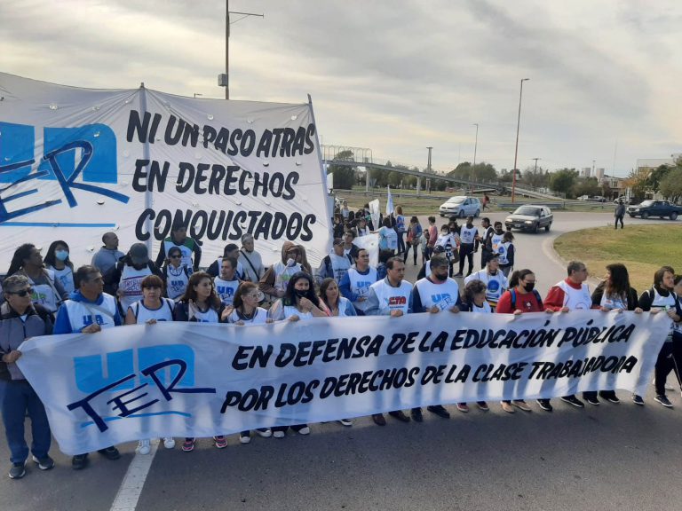 Lee más sobre el artículo Paro y marcha provincial en Viedma por salarios y condiciones dignas para enseñar y aprender