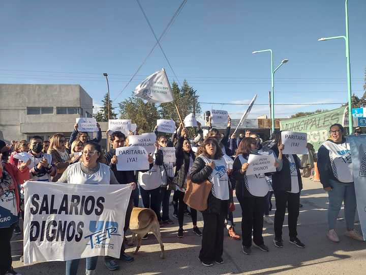 En este momento estás viendo Dos jornadas de paro y lucha por salarios y condiciones dignas para enseñar y aprender