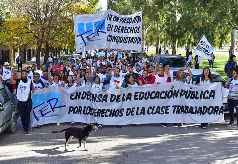 Lee más sobre el artículo Salarios y condiciones dignas para enseñar y aprender